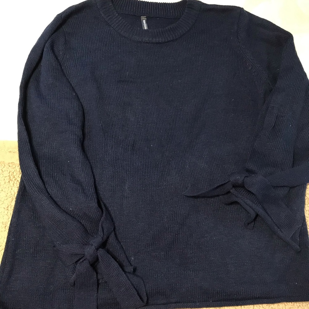 Women’s Navy Cute Sleev Navy Sweater sz Small
